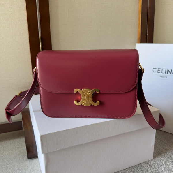 Classica Triomphe 22 hardware in pelle di vitello rosso scuro e oro
