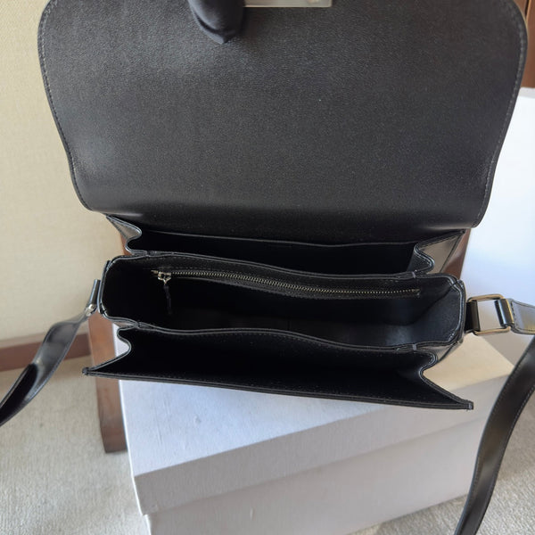 classique triomphe 22 black calfskin silver hardware