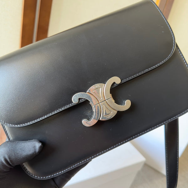 classique triomphe 22 black calfskin silver hardware
