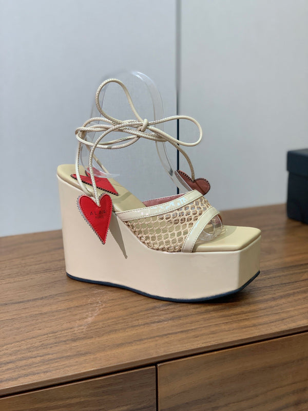 ALAIA BANQUET WEDGE SANDALS IN GOLD LAMBSKIN WITH RED HEART