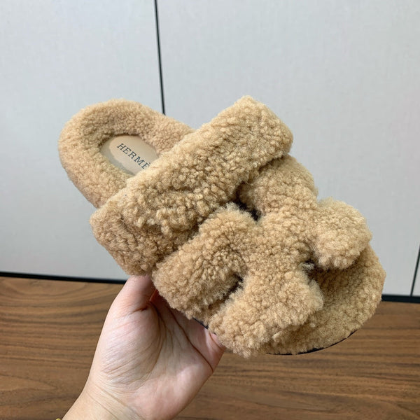 HM Chypre Sandal In Dark Beige Lamb Wool 984181