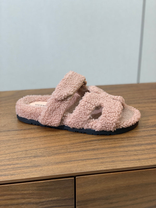 HM Chypre Sandal In Light Pink Lamb Wool 984184