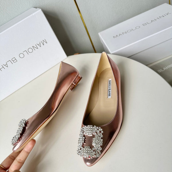 Manolo Diamond Buckle Pumps Pink Gold Mirror Cowhide 451181