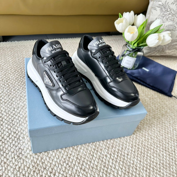 SNEAKER PRA NERA CON SUOLA SPESSA IN PELLE DI VITELLO NERA