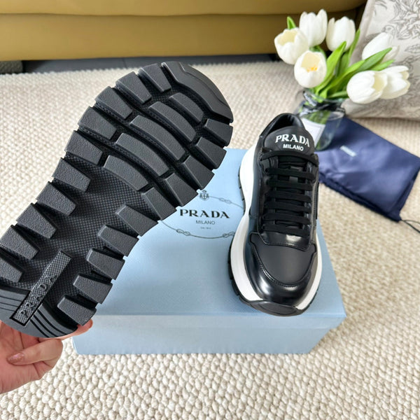 SNEAKER PRA NERA CON SUOLA SPESSA IN PELLE DI VITELLO NERA