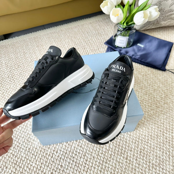 SNEAKER PRA NERA CON SUOLA SPESSA IN PELLE DI VITELLO NERA