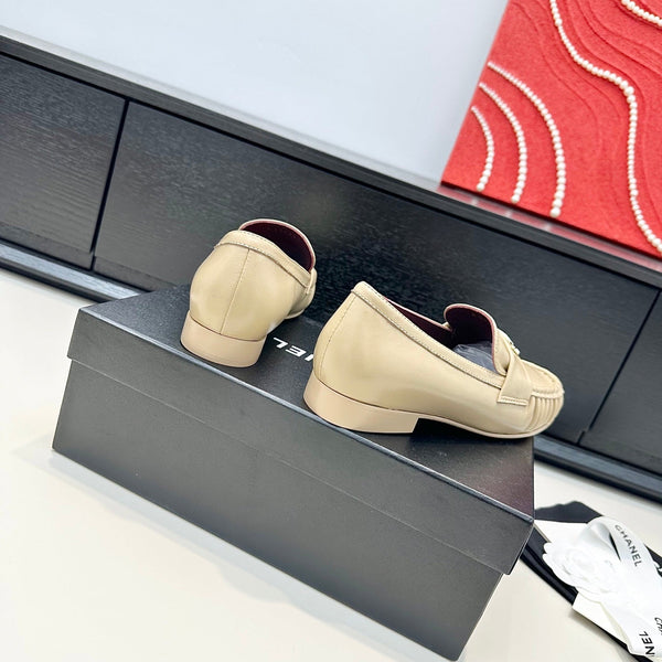 CC 26A Métiers d’art 2026 Loafer Beige Glossy Sheepskin 900229