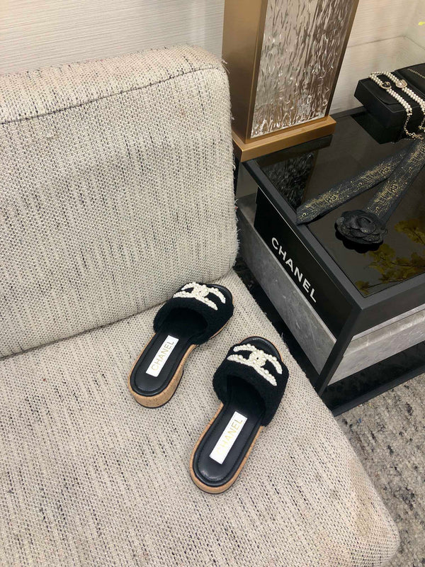 CC Pearl Plush Slides Black Wool Leather 970127