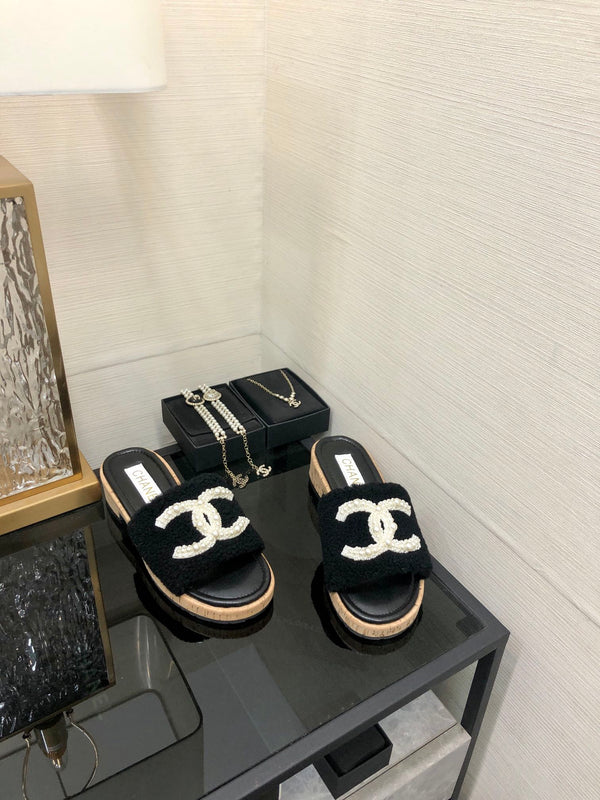 CC Pearl Plush Slides Black Wool Leather 970127