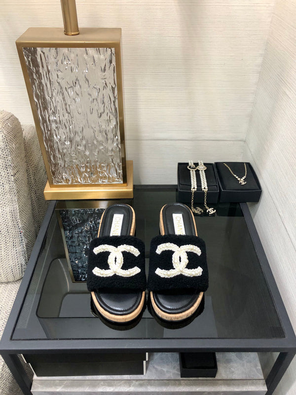 CC Pearl Plush Slides Black Wool Leather 970127