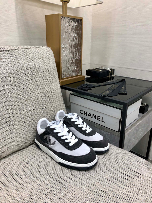 Sneaker CC in pelle scamosciata nera e bianca