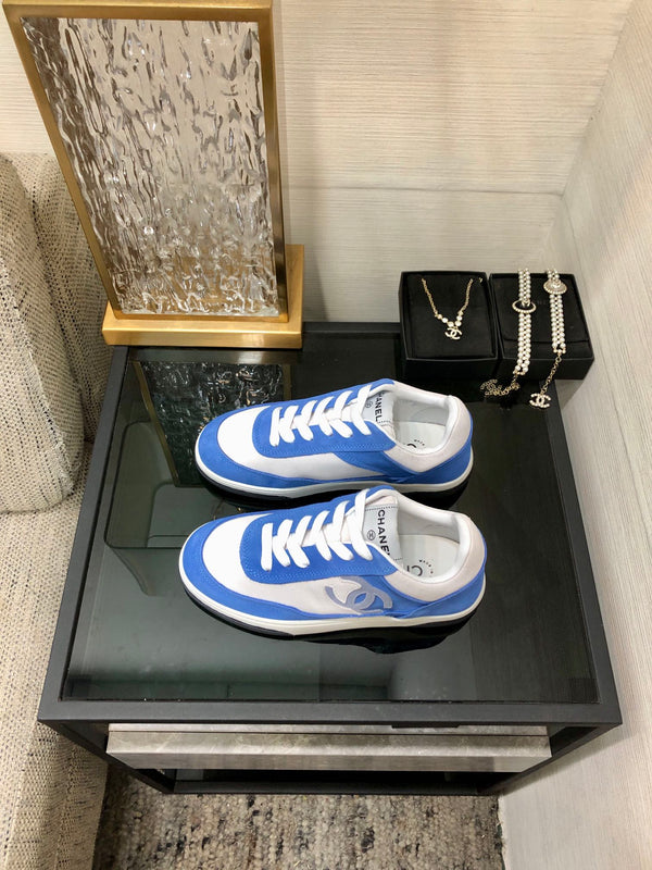 Sneaker CC in camoscio blu e bianco