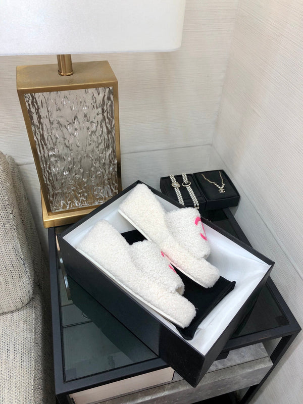 Sandalo con zeppa CC in lana bianca