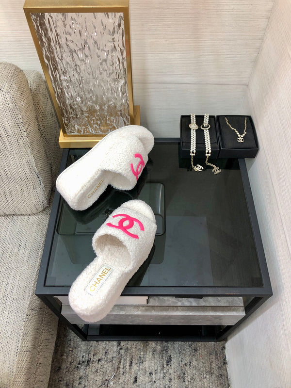 Sandalo con zeppa CC in lana bianca