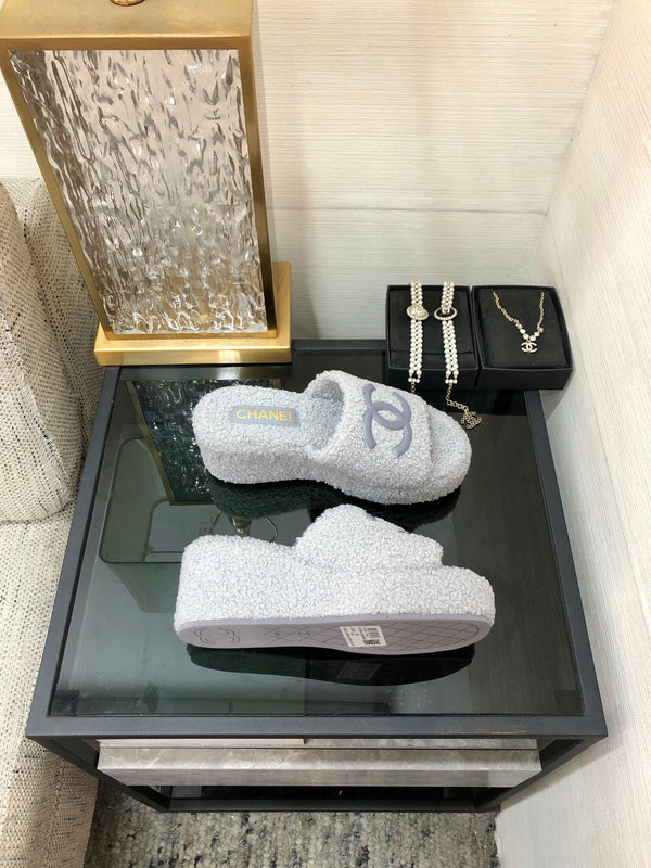 Sandalo con zeppa CC in lana grigia