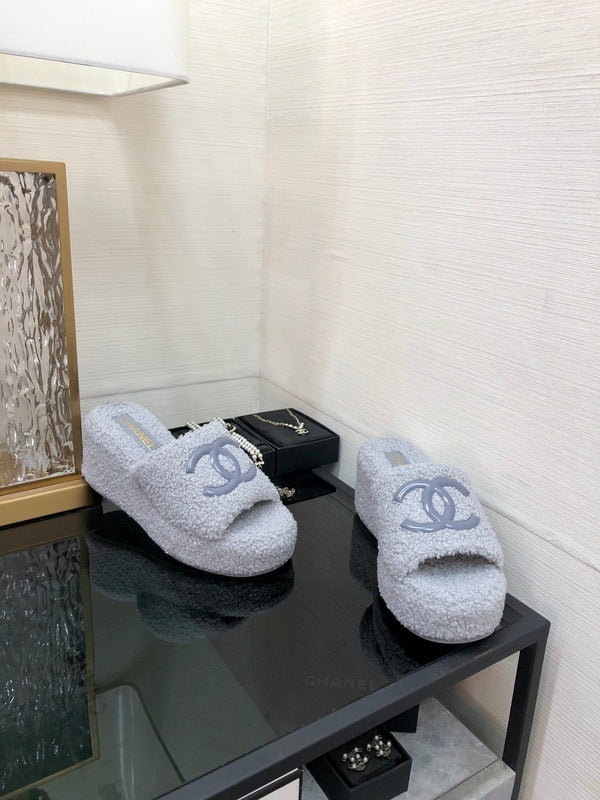 Sandalo con zeppa CC in lana grigia