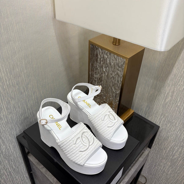 CC 26s Platform Sandal White Raffia Sheepskin 688693