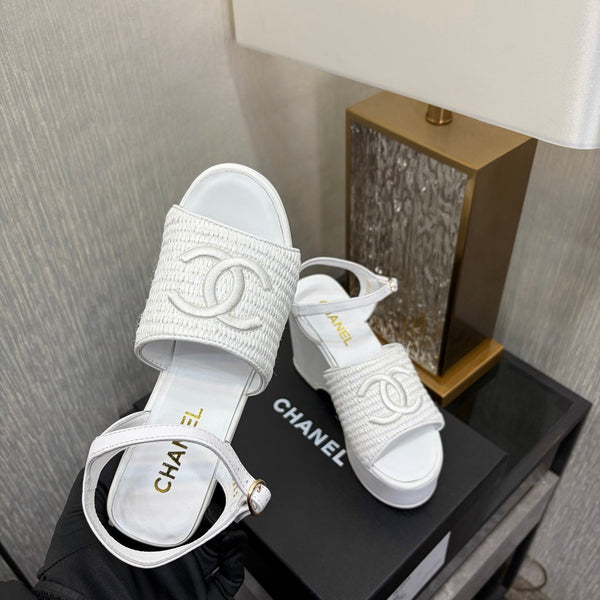 CC 26s Platform Sandal White Raffia Sheepskin 688693