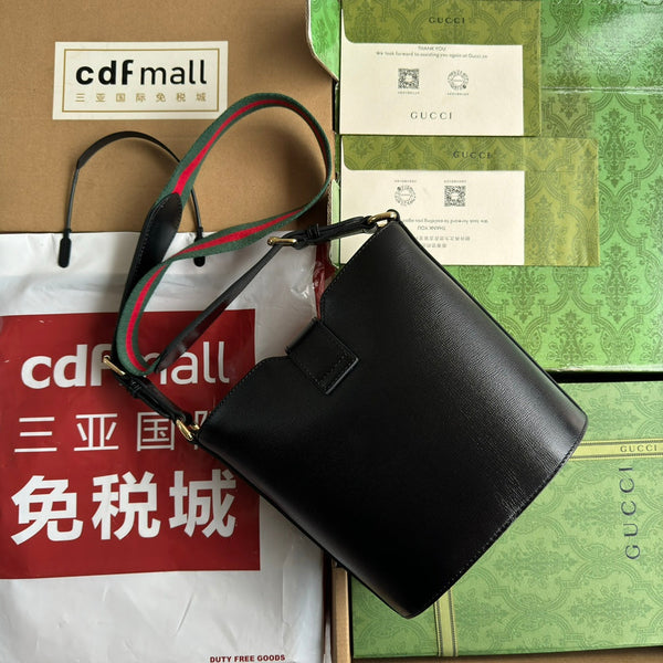 MINI BORSA A TRACOLLA A SECCHIELLO 20 IN PELLE DI VITELLO NERA E FERRAMENTA ORO