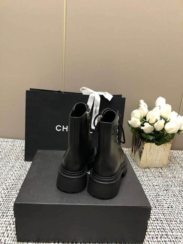 STIVALI BASSI IN PELLE DI AGNELLO NERA