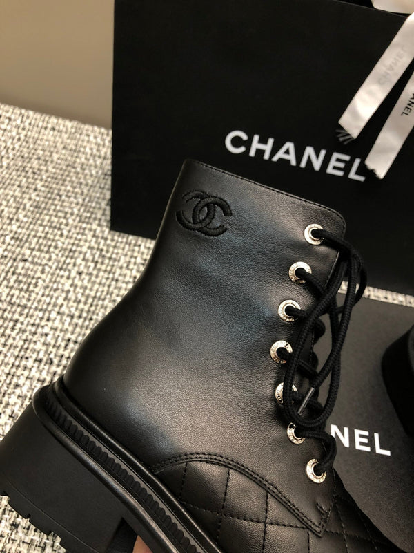 STIVALI BASSI IN PELLE DI AGNELLO NERA