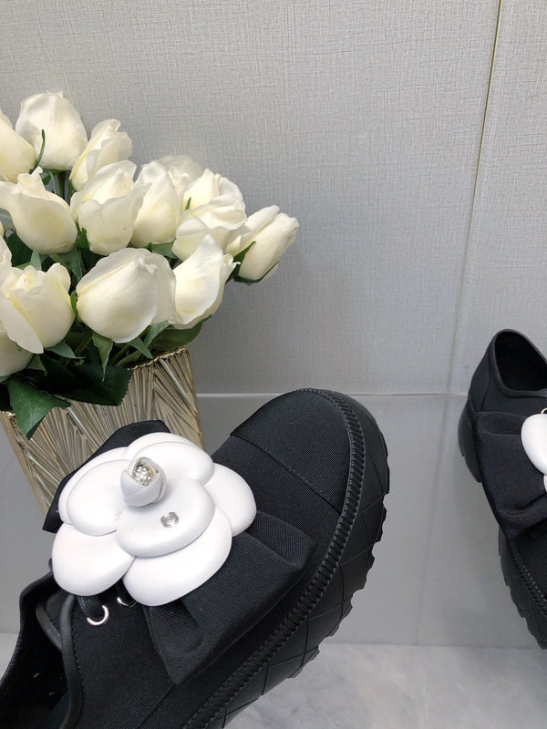 CC 26s Camellia Lug Sole Loafers Black White Cotton