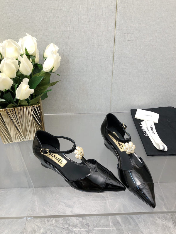 CAMELLIA CAP JANE SANDALS IN BLACK LAMBSKI