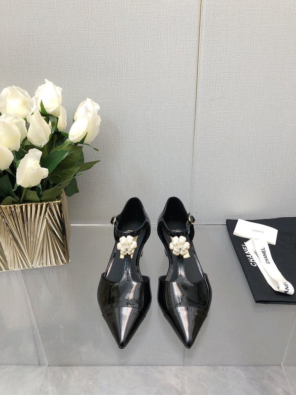 CAMELLIA CAP JANE SANDALS IN BLACK LAMBSKI