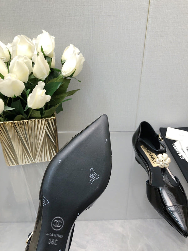 CAMELLIA CAP JANE SANDALS IN BLACK LAMBSKI