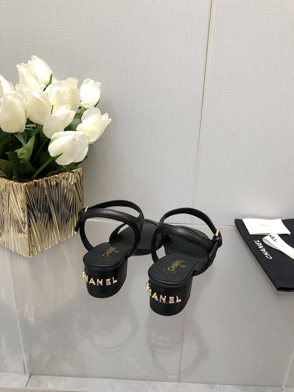 SANDALO CON TACCO A BLOCCO 5 CM IN PELLE DI AGNELLO NERA