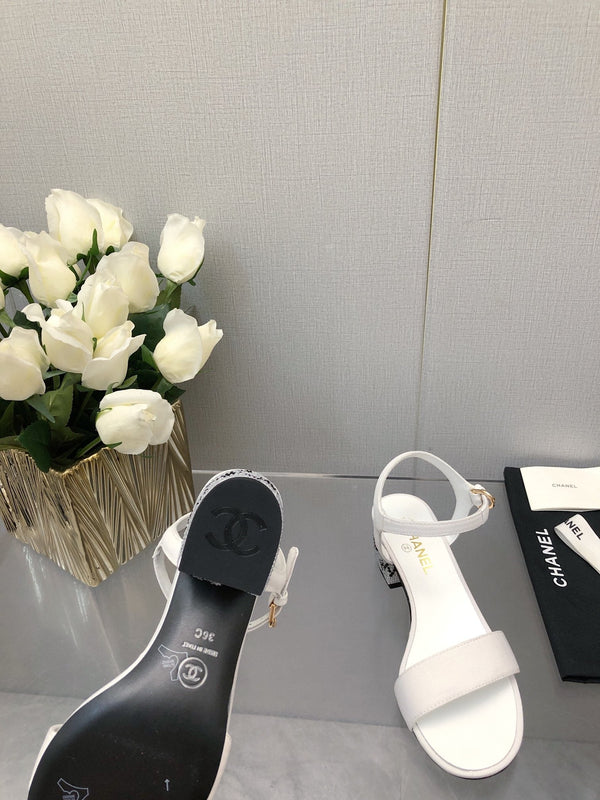 SANDALO CON TACCO A BLOCCO E CRISTALLI 5 CM IN TESSUTO BIANCO