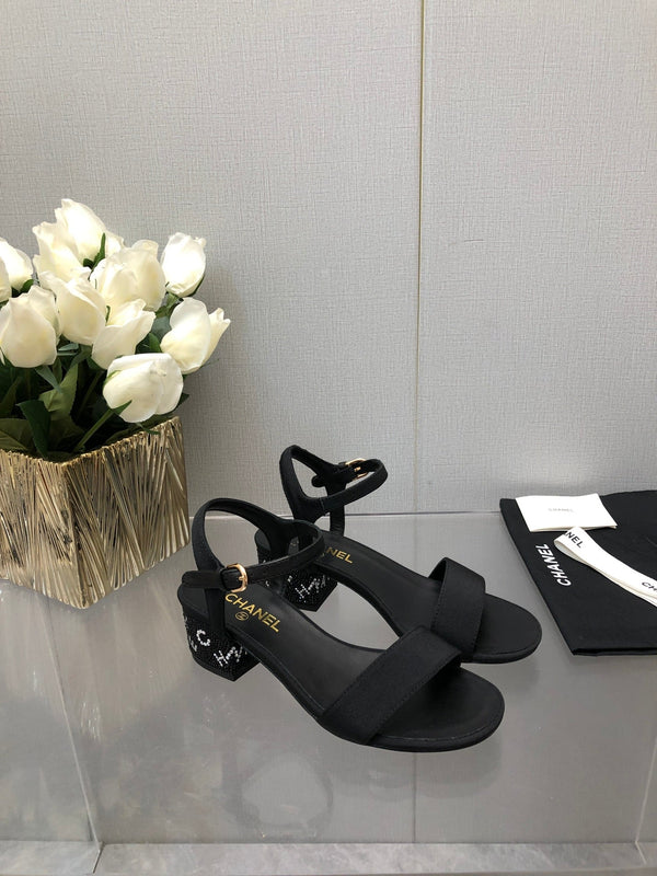 SANDALO CON TACCO A BLOCCO E CRISTALLI 5 CM IN TESSUTO NERO