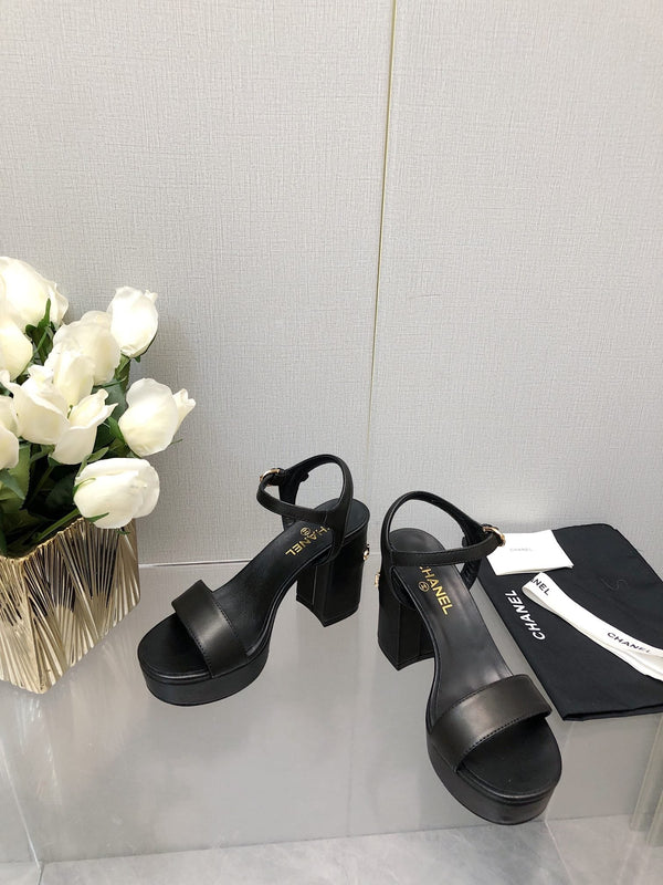 SANDALO CON TACCO A BLOCCO 9 CM IN PELLE DI AGNELLO NERA