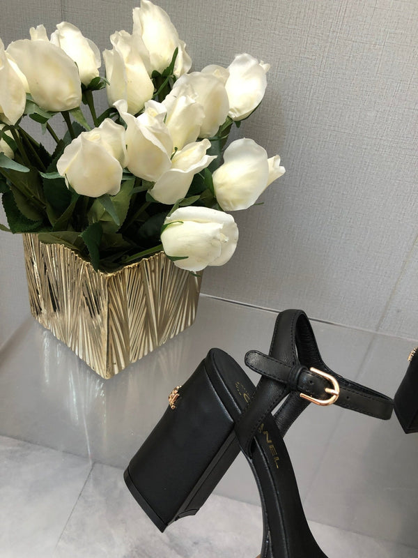 SANDALO CON TACCO A BLOCCO 9 CM IN PELLE DI AGNELLO NERA