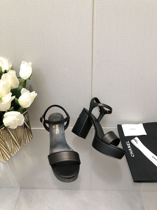 SANDALO CON TACCO A BLOCCO 9 CM IN PELLE DI AGNELLO NERA