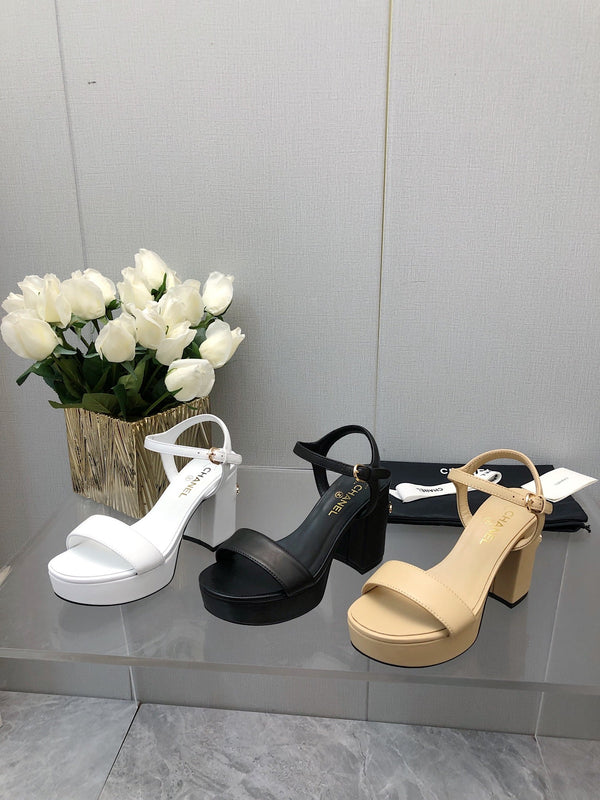 SANDALO CON TACCO A BLOCCO 9 CM IN PELLE DI AGNELLO NERA