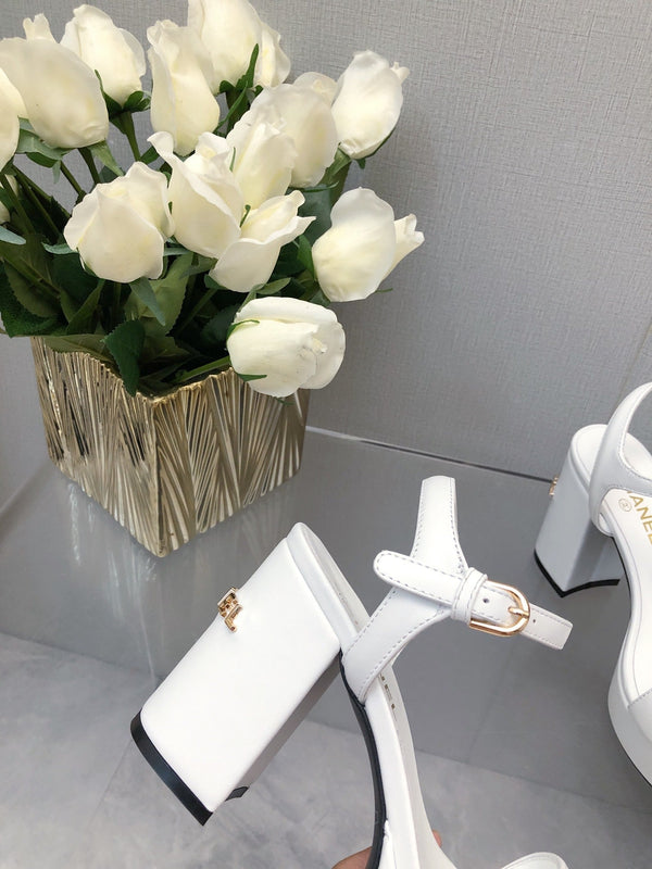 SANDALO CON TACCO A BLOCCO 9 CM IN PELLE DI AGNELLO BIANCA