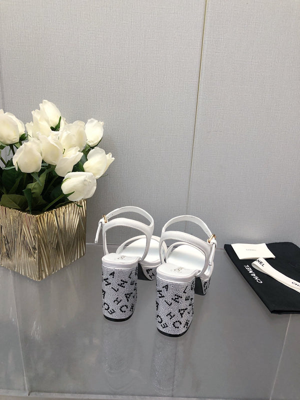 SANDALO CON TACCO A BLOCCO E CRISTALLI 9 CM IN TESSUTO BIANCO