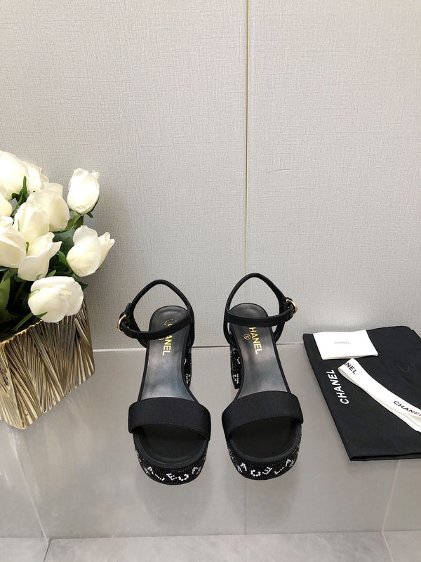 SANDALO CON TACCO A BLOCCO E CRISTALLI 9 CM IN TESSUTO NERO