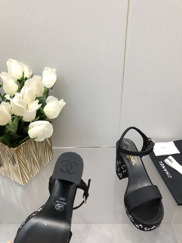 SANDALO CON TACCO A BLOCCO E CRISTALLI 9 CM IN TESSUTO NERO