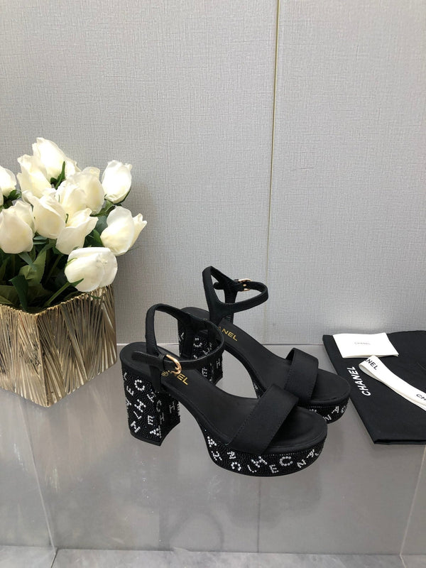 SANDALO CON TACCO A BLOCCO E CRISTALLI 9 CM IN TESSUTO NERO