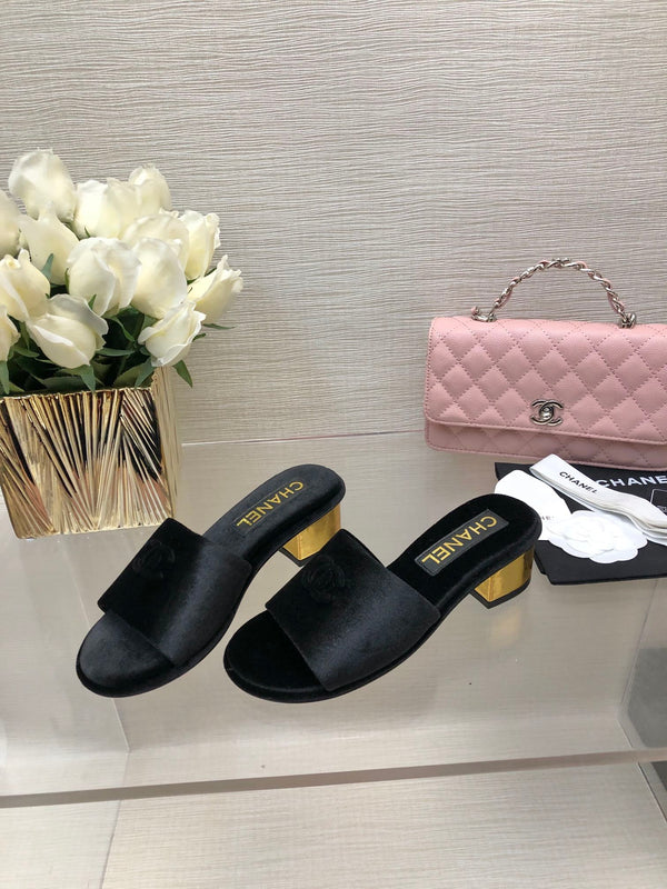 CC 25C Mule con tacco medio in velluto nero 212952