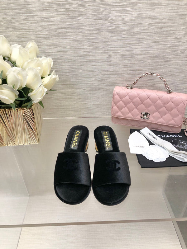 CC 25C Mule con tacco medio in velluto nero 212952