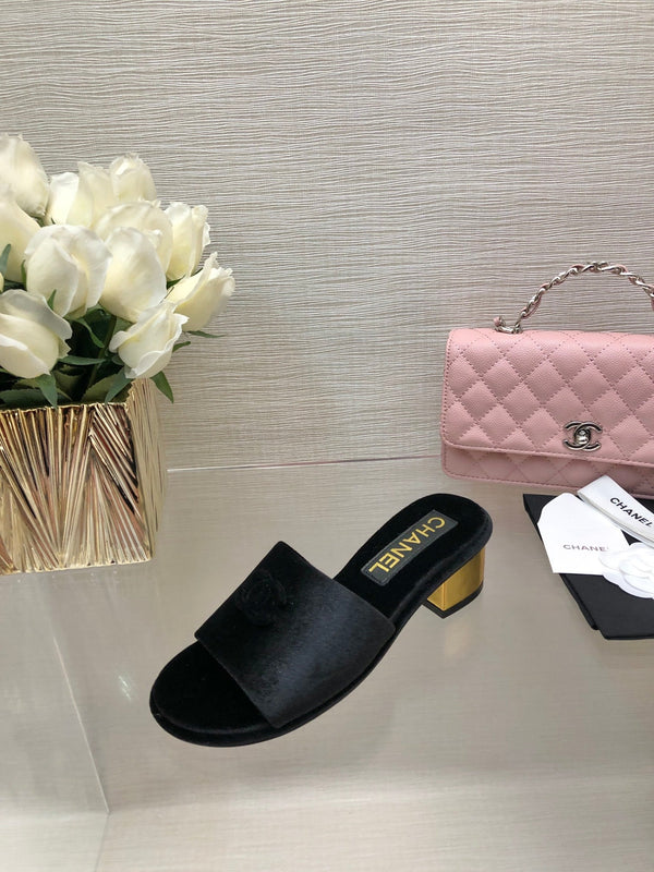 CC 25C Mule con tacco medio in velluto nero 212952