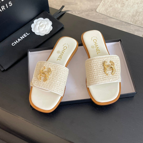 CC Logo Mule Sandal 10mm White Lambskin 610370