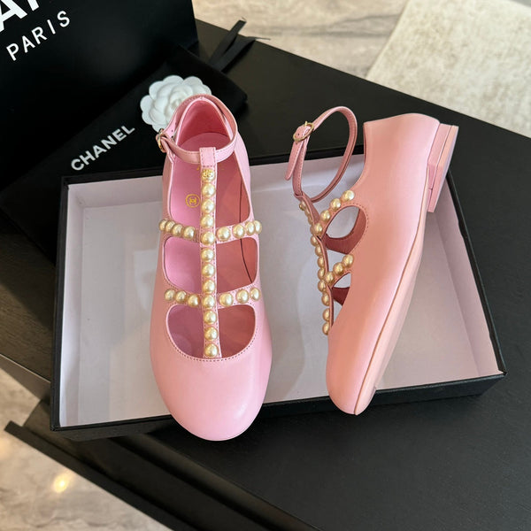 SCARPE MARY JANE IN PELLE DI CAPRA ROSA CHIARO CON PERLA FINTA