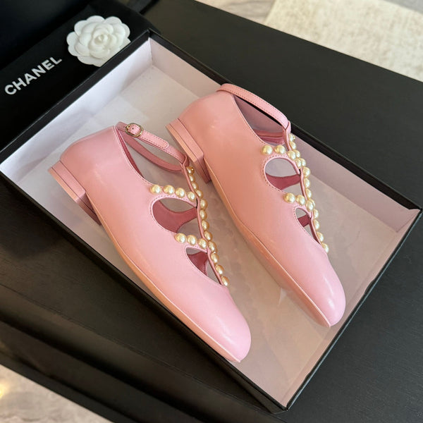 SCARPE MARY JANE IN PELLE DI CAPRA ROSA CHIARO CON PERLA FINTA