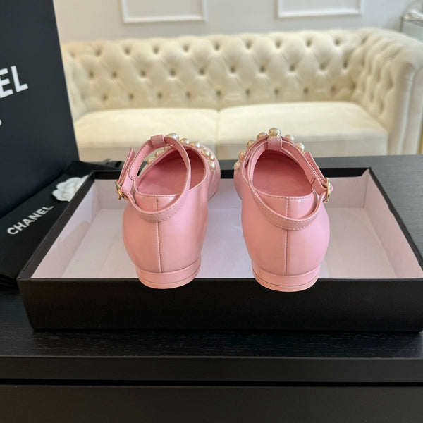 SCARPE MARY JANE IN PELLE DI CAPRA ROSA CHIARO CON PERLA FINTA