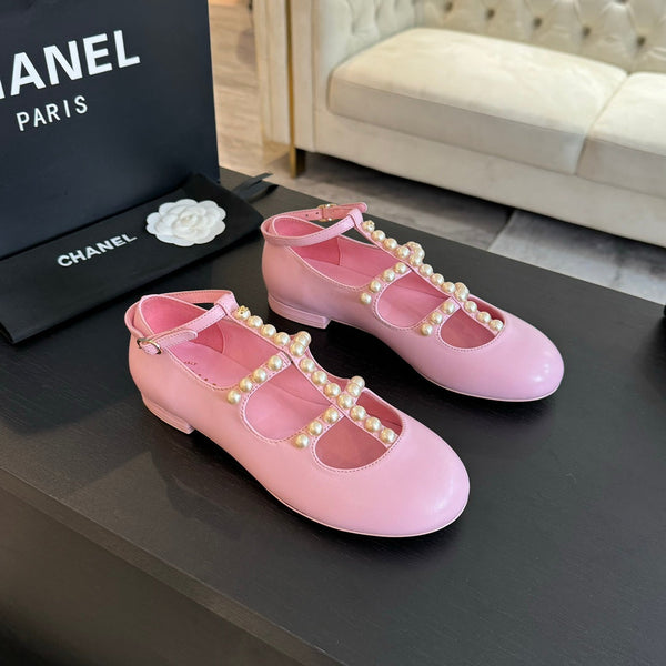 SCARPE MARY JANE IN PELLE DI CAPRA ROSA CHIARO CON PERLA FINTA