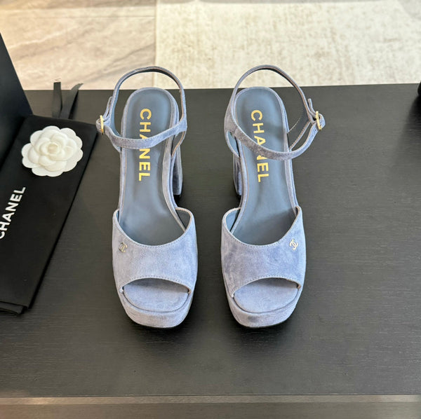 SANDALI CON TACCO ALTO E PLATEAU IN CAMOSCIO BLU PICCIONA